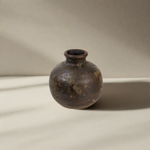 Load image into Gallery viewer, Pebble Vase
